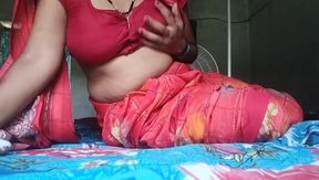 Sister-in-law with big pussy put her finger in her pussy and took out the water from the pussy with a sex vibrator.