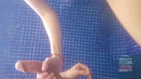 follando en publico, frente a la piscina. hotel swinger en mexico.