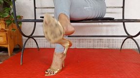 Scratching your feet by itching in them (3)
