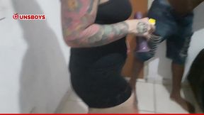 era apenas um encontro entre amigos, mas ele acabou dando o cuzinho pra amiga dominadora - assista mais videos na subscricao unsboys