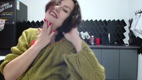Mature Seduces You Without Being Completely Naked