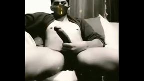 Dominion Paranormal mostrando verga