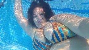 Underwater Bikini Seduction – Talking, Bubbles & Boob Tease
