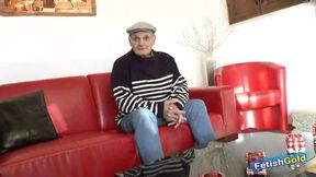 Old man pleases wife and stepdaughters for anniversary gift