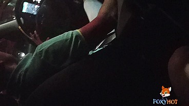 Regresando caliente de una fiesta con mi esposo se me antoja tener sexo con el chófer Uber