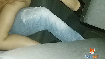 Regresando caliente de una fiesta con mi esposo se me antoja tener sexo con el chófer Uber