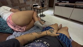 Siempre que los adultos se duermen, mi hermanastra y yo hacemos esto, es normal?