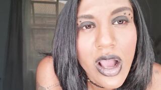 punjab skank wearing african lipstick wants her lips and tongue