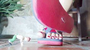 Diana Senior crushing the munequito under her sexy flip flops