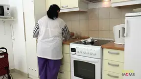 Voluptuous BBW MATURE BABE gags on his juicy rear