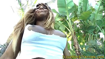 Ebony tranny asstoyed in outdoor action
