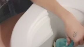The winter penguin is peed so badly!