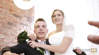 Married couple films brides pussy for cash