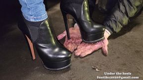 Karina crushed the slave's fingers