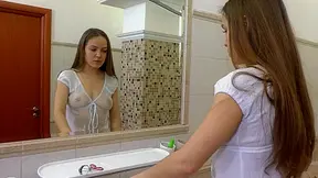 Mirror play turns hairy Chick Gretta on