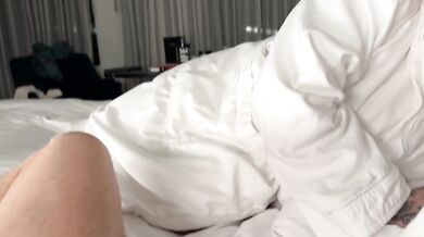 Casting Curvy Teaches StepSis How To Soak In The Hotel Bed