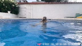 Sizzling mature French lady heats up by the pool