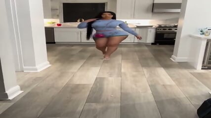 FAMOUS LATINA MILF SEXY WALK 5