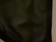 Je me branle avec une culotte noir autour de ma bite