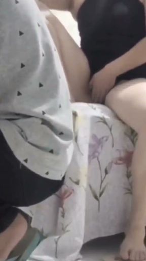 Mujer casada cachonda seduce al instalador con un vestido corto   Clip 1