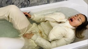 Winter Outfit! Peeing, Masturbation and Ripping!
