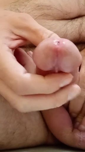 Rockardglans powerful cumshot in bathroom