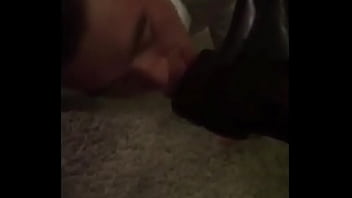 Cho Slave Dog liếm gi&agrave_y | Xem th&ecirc_m: http://bit.ly/GetMorexVideos-MrT