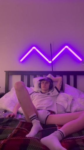 Horny twink plays with his cock for 10 minutes until he cums