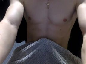 Hid my dick under the towel and waiting for you!!