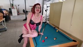 la video du jour!un billard avec une queue c est bien...ais deux c est ...