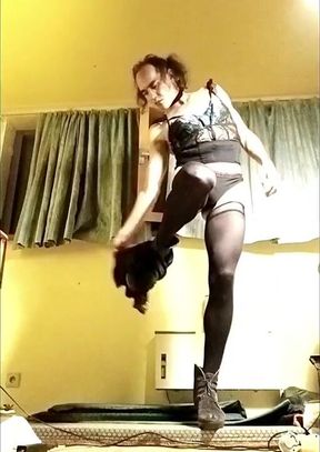 Sissy Kelly Upskirt Squat Gushes Cum You Wank Destroyed