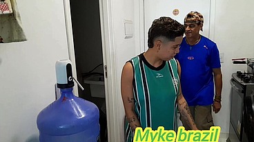 Minha vizinha cristal Ortega sapatão ficou excitada assistindo filmes pornos. Ela me chamou para transar com ela, e eu fiz sexo com a safada.
