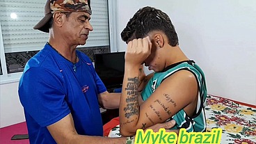 Minha vizinha cristal Ortega sapatão ficou excitada assistindo filmes pornos. Ela me chamou para transar com ela, e eu fiz sexo com a safada.