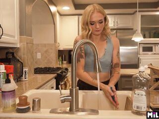 Single mamma uses her time off to hook up
