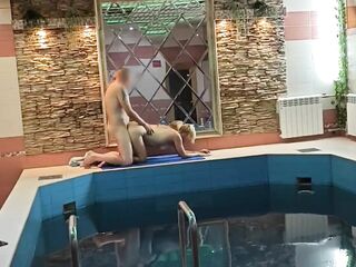 Трахаю блондинку в сауне
