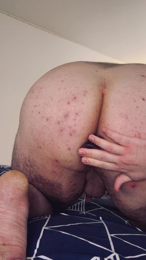 shaved ass &amp; dildo play!!