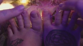Wiggling toes, Toes scrunching, Moaning