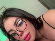 RED BITCH - Nerd Pelinegra Bebé juega en su Juicy Coño Hasta El Orgasmo Chorros