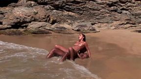 Fuck my latin pussy on beach