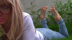 Barefoot Outdoors Reading Angles (mkv)