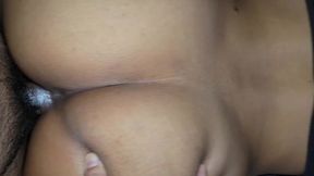 se corre dentro de ella dos veces y bate esa crema dentro. primer plano de una follada cremosa