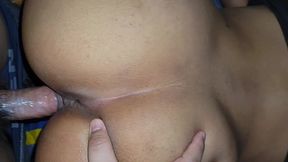 se corre dentro de ella dos veces y bate esa crema dentro. primer plano de una follada cremosa
