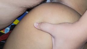 se corre dentro de ella dos veces y bate esa crema dentro. primer plano de una follada cremosa