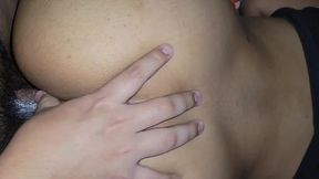 se corre dentro de ella dos veces y bate esa crema dentro. primer plano de una follada cremosa