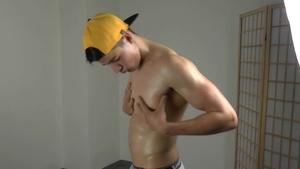 EastBoys.com: Muscled Kent Mills workout
