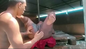 MINHA AMIGA SAIU E ACABEI FUDENDO COM NAMORADO DELA - O SAFADO GOZOU DUAS VEZES DENTRO DA MINHA BUCETINHA