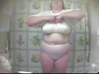 Obese milk skinned mommy takes water procedures on my cam