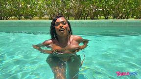 TGIRLS XXX Dark-Skinned Trans Woman with Tattoos Gives Handjob While Recording Solo Session