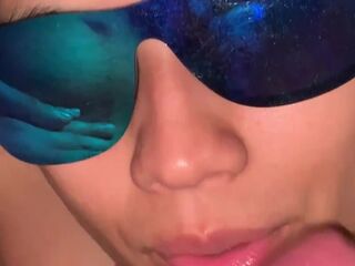 Mi novia cornuda me dice que quiere que otra chica me la chupe, y que ella me la consigue