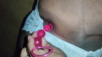 Cu&ntilde_ada metiendose juguete pensando en pene